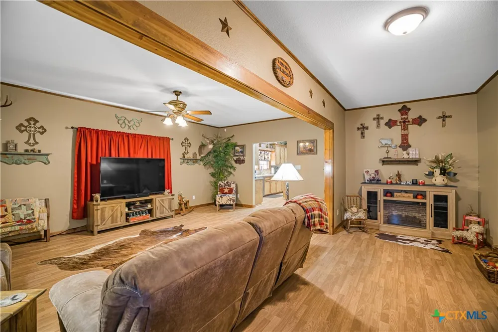 3393 E State Hwy 111 Yoakum, TX 77995