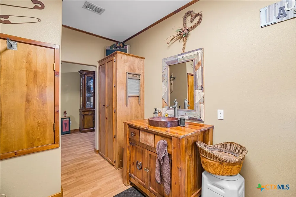 3393 E State Hwy 111 Yoakum, TX 77995