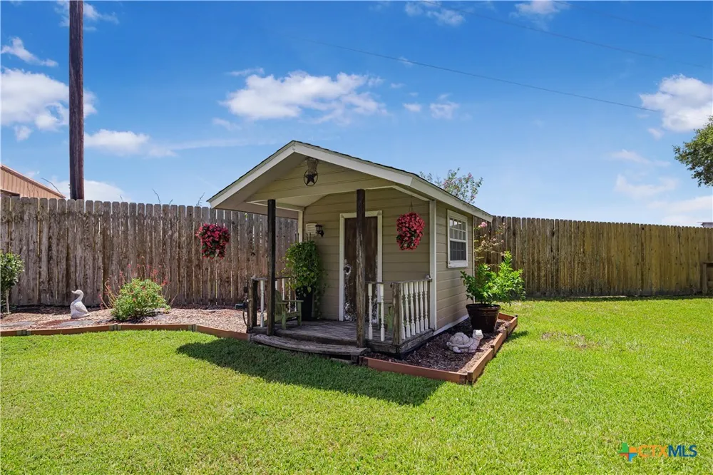 3393 E State Hwy 111 Yoakum, TX 77995