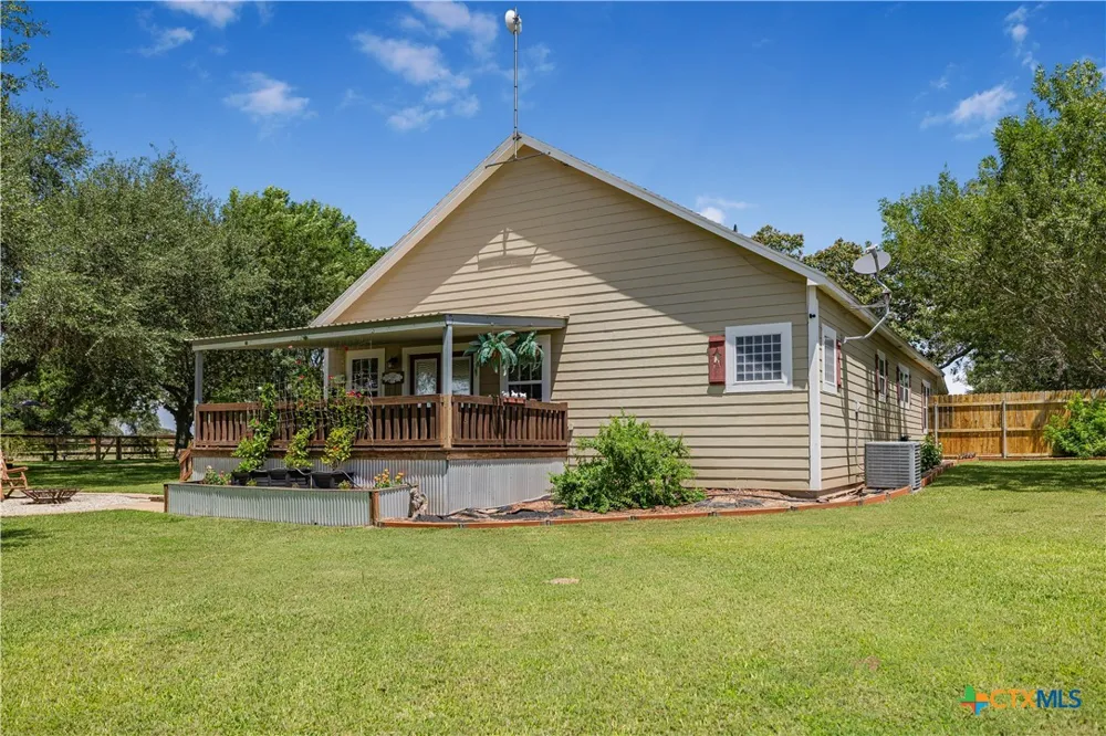 3393 E State Hwy 111 Yoakum, TX 77995