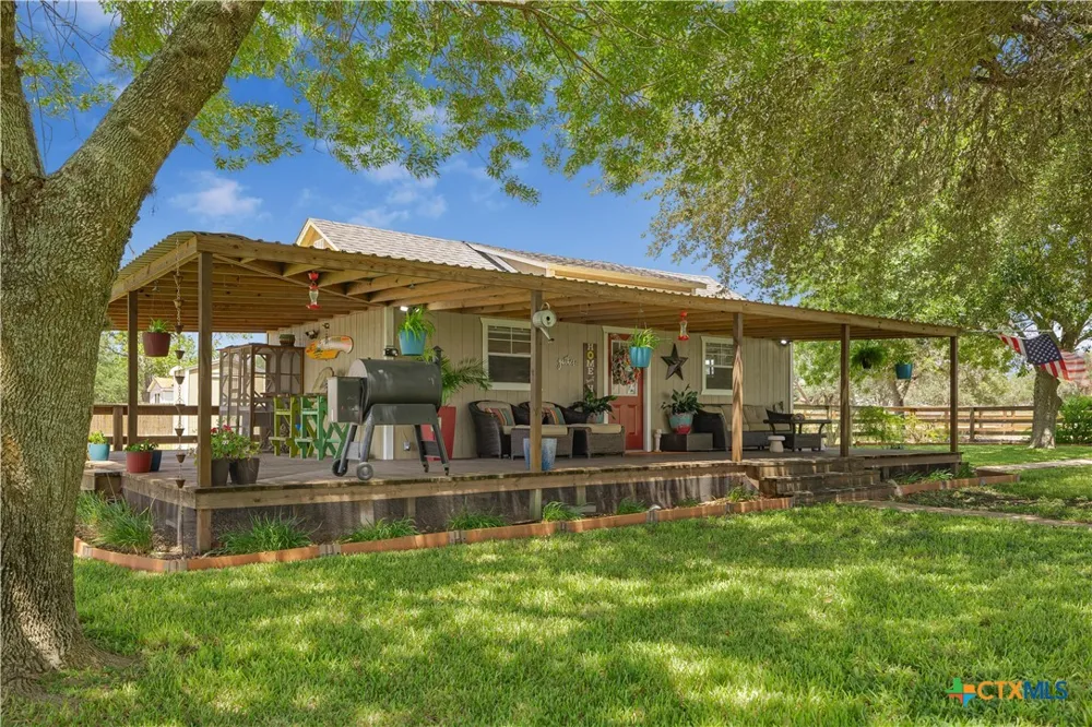 3393 E State Hwy 111 Yoakum, TX 77995