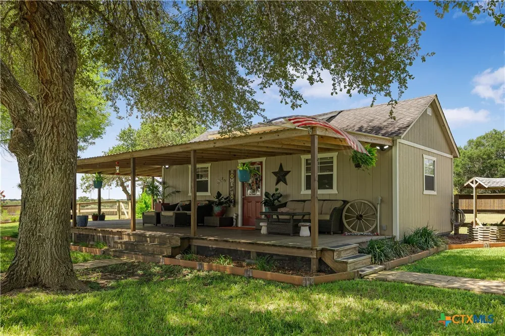 3393 E State Hwy 111 Yoakum, TX 77995
