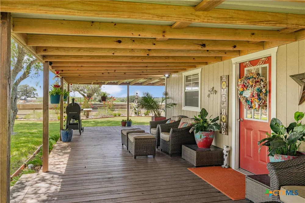3393 E State Hwy 111 Yoakum, TX 77995