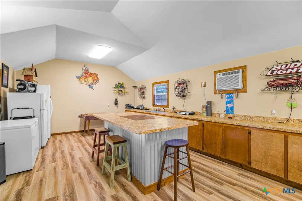 3393 E State Hwy 111 Yoakum, TX 77995