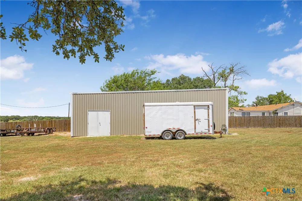 3393 E State Hwy 111 Yoakum, TX 77995