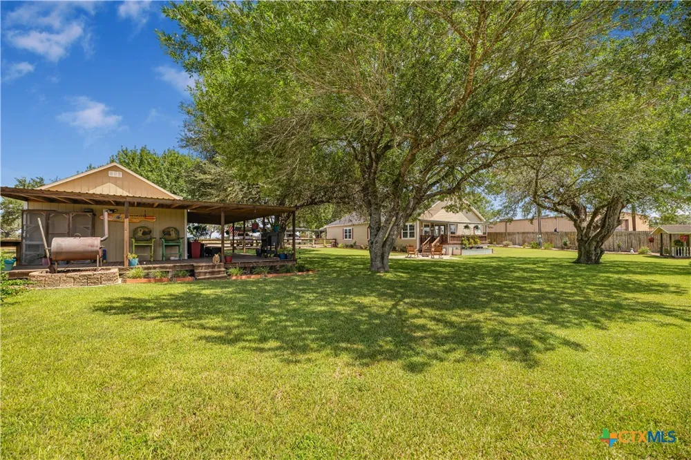 3393 E State Hwy 111 Yoakum, TX 77995