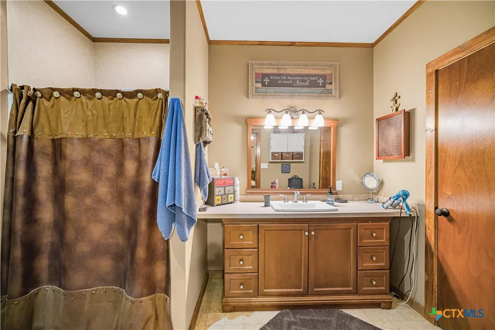 3393 E State Hwy 111 Yoakum, TX 77995