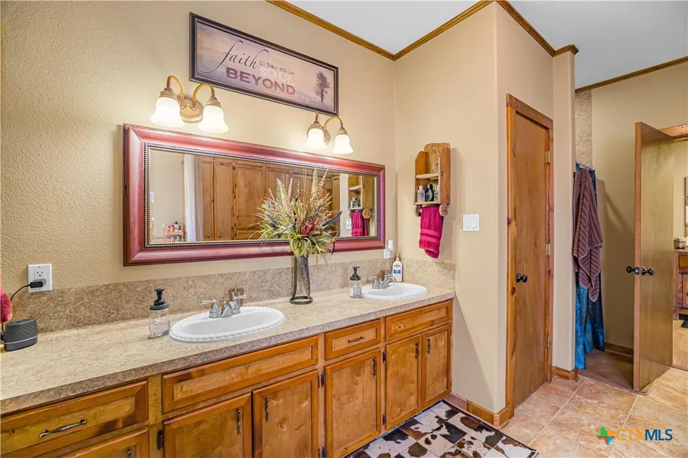 3393 E State Hwy 111 Yoakum, TX 77995