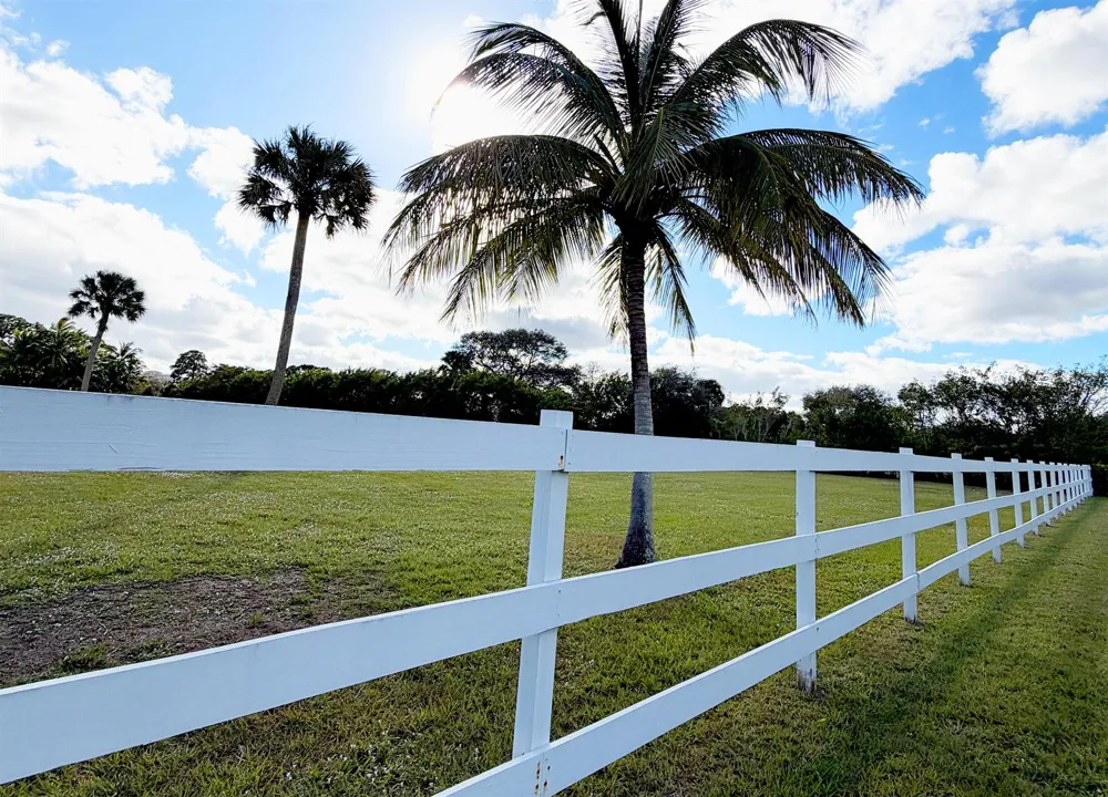 4656 Lillian Avenue Palm Beach Gardens, FL 33418