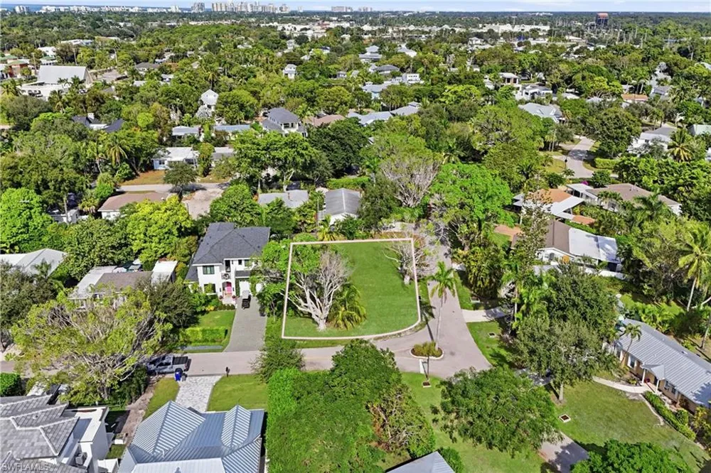 1165 8th Terrace Naples, FL 34102