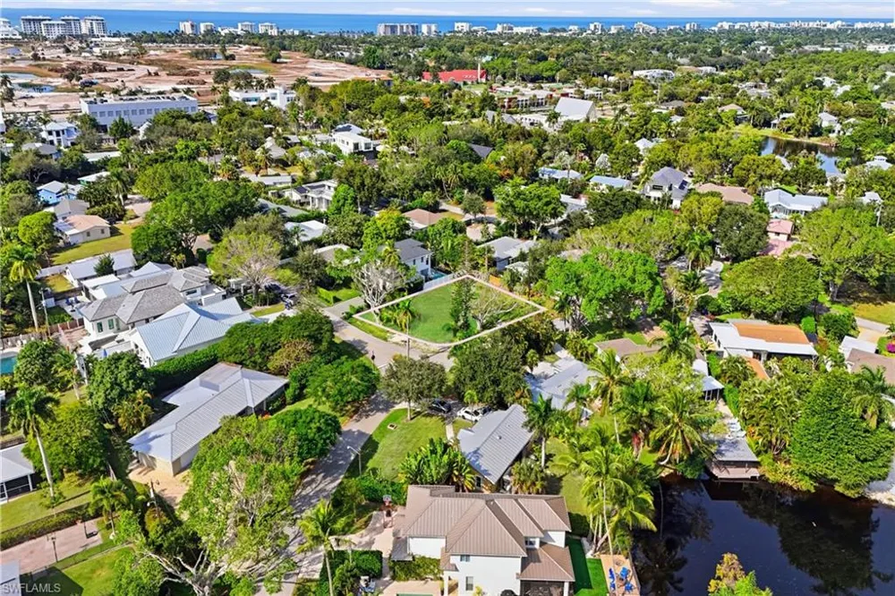 1165 8th Terrace Naples, FL 34102