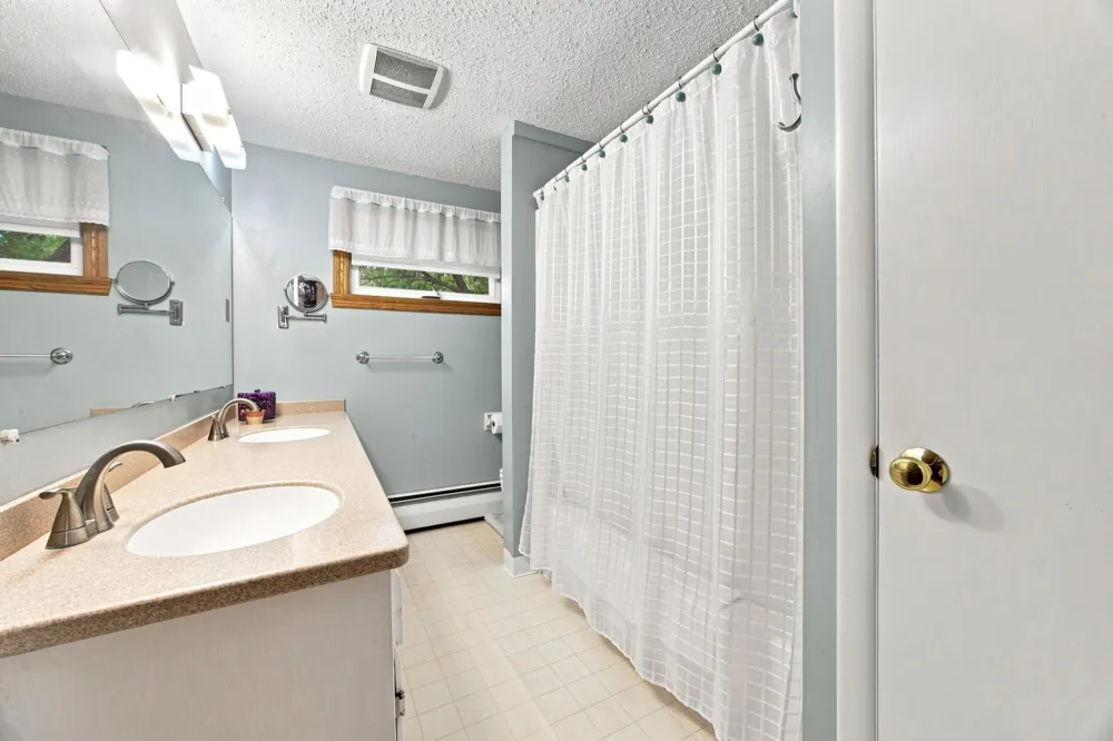 2410 Evergreen Road Fargo, ND 58102