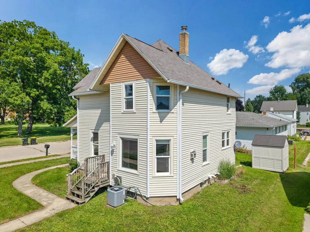 304 E Jefferson Street Caledonia, MN 55921