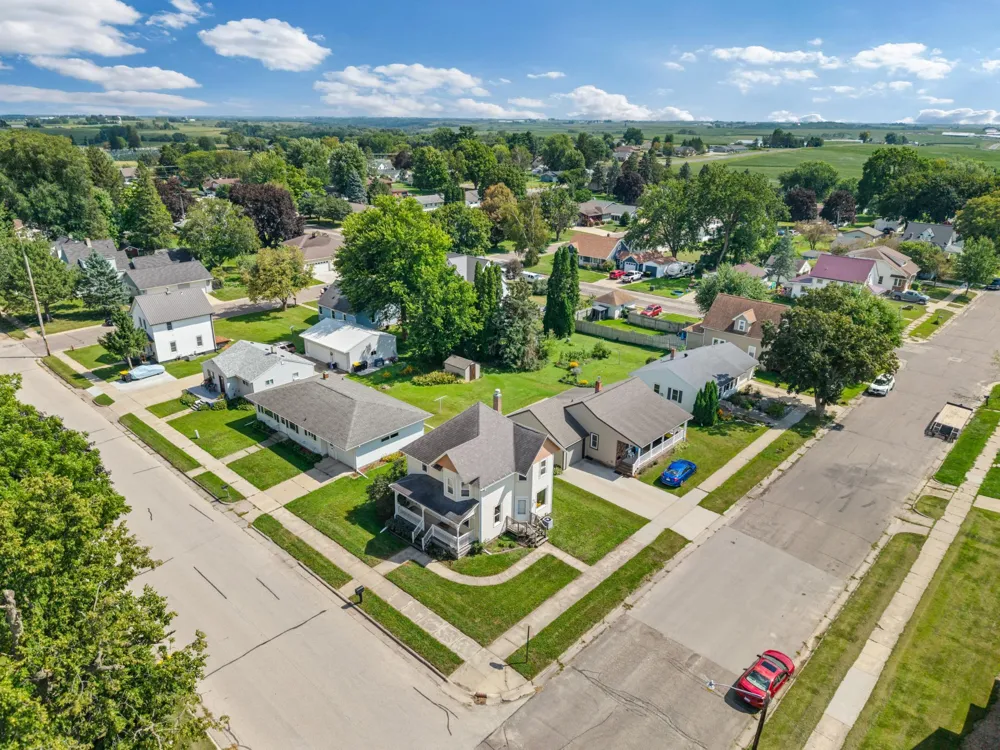 304 E Jefferson Street Caledonia, MN 55921