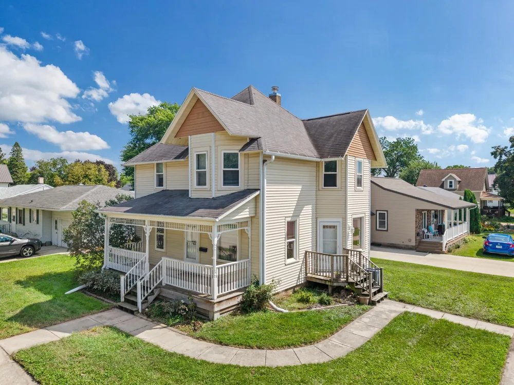 304 E Jefferson Street Caledonia, MN 55921