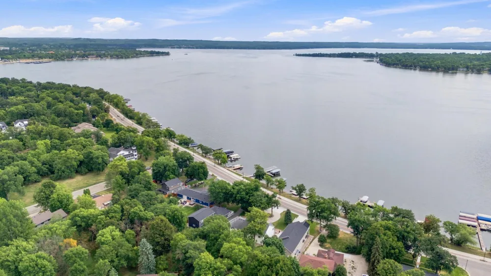 1082 W Lake Drive Detroit Lakes, MN 56501