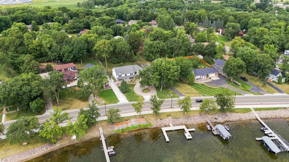 1082 W Lake Drive Detroit Lakes, MN 56501