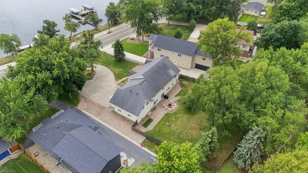 1082 W Lake Drive Detroit Lakes, MN 56501