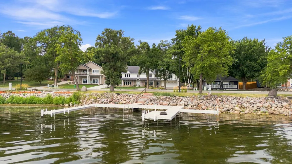1082 W Lake Drive Detroit Lakes, MN 56501