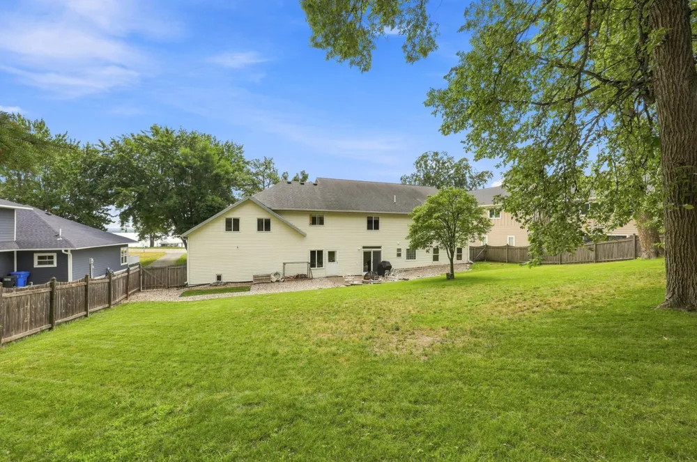 1082 W Lake Drive Detroit Lakes, MN 56501