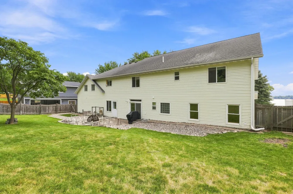 1082 W Lake Drive Detroit Lakes, MN 56501