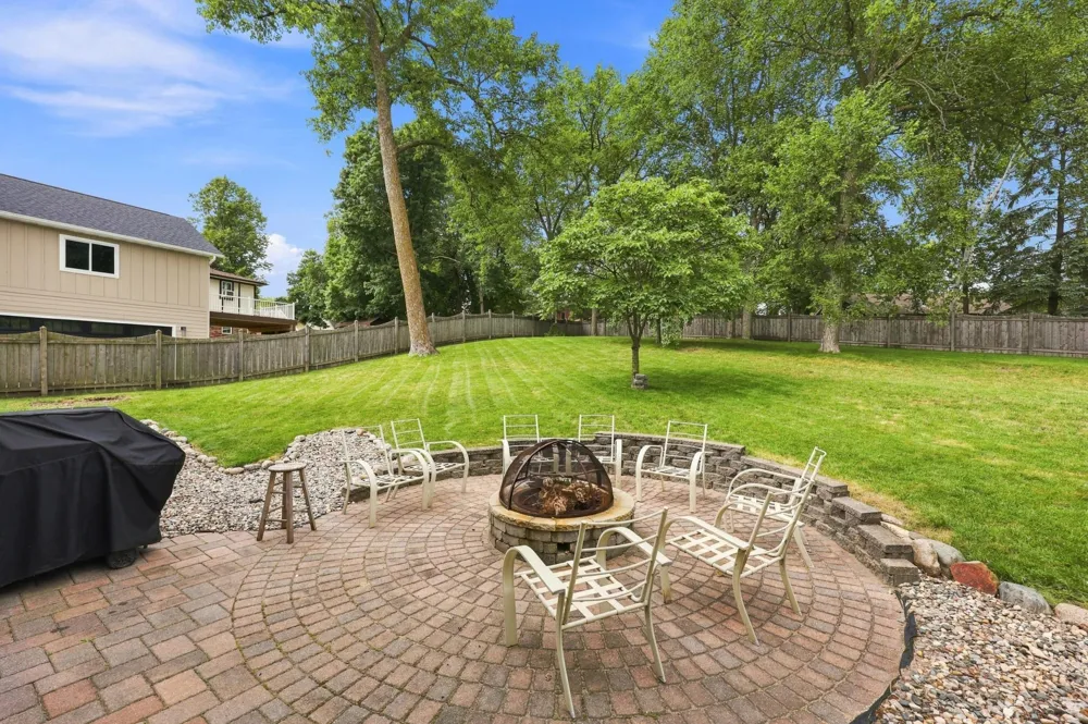 1082 W Lake Drive Detroit Lakes, MN 56501