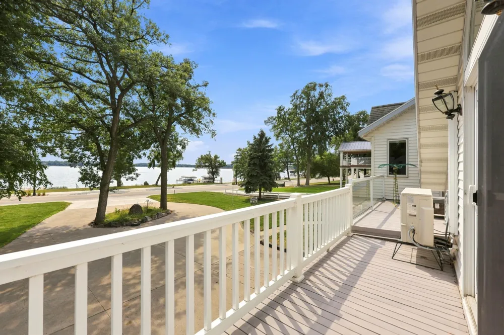 1082 W Lake Drive Detroit Lakes, MN 56501