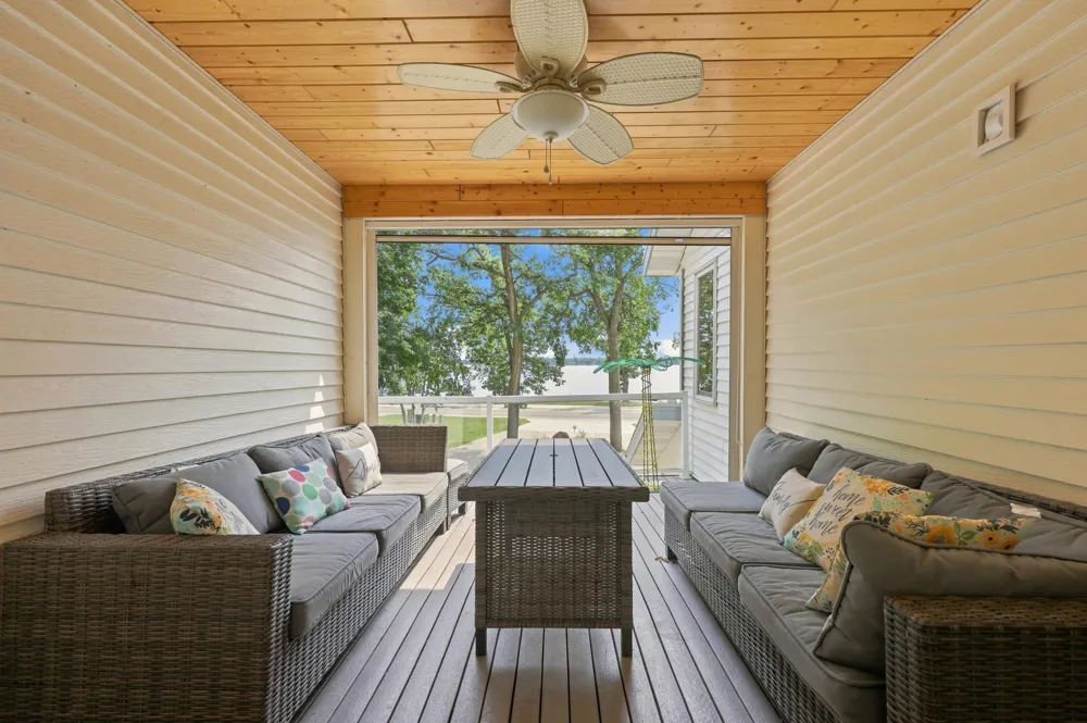 1082 W Lake Drive Detroit Lakes, MN 56501