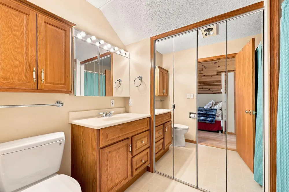 1082 W Lake Drive Detroit Lakes, MN 56501