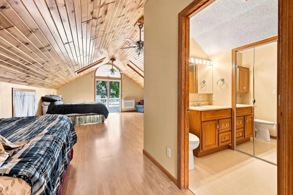 1082 W Lake Drive Detroit Lakes, MN 56501