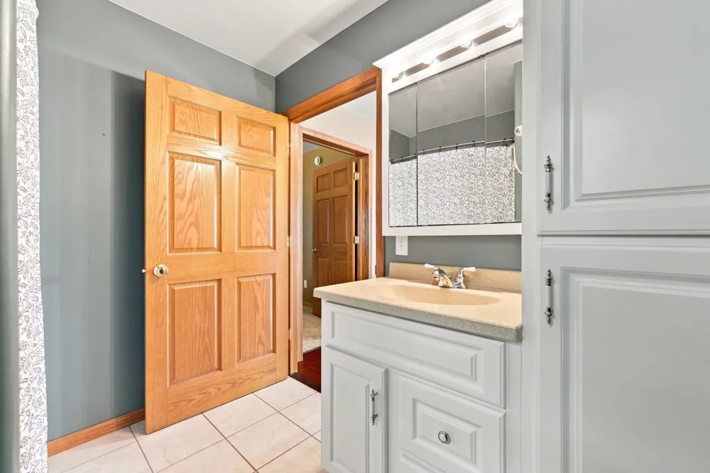 1082 W Lake Drive Detroit Lakes, MN 56501