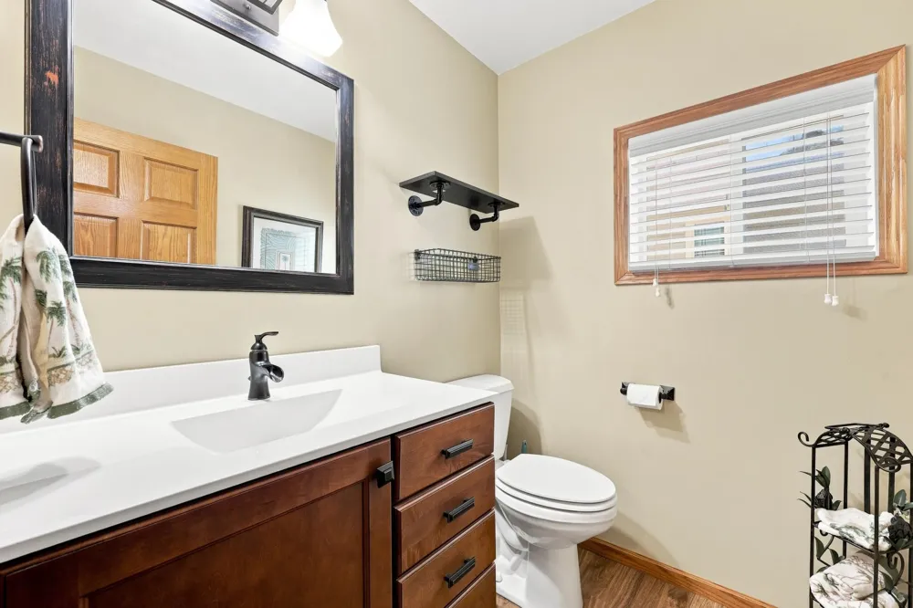 1082 W Lake Drive Detroit Lakes, MN 56501