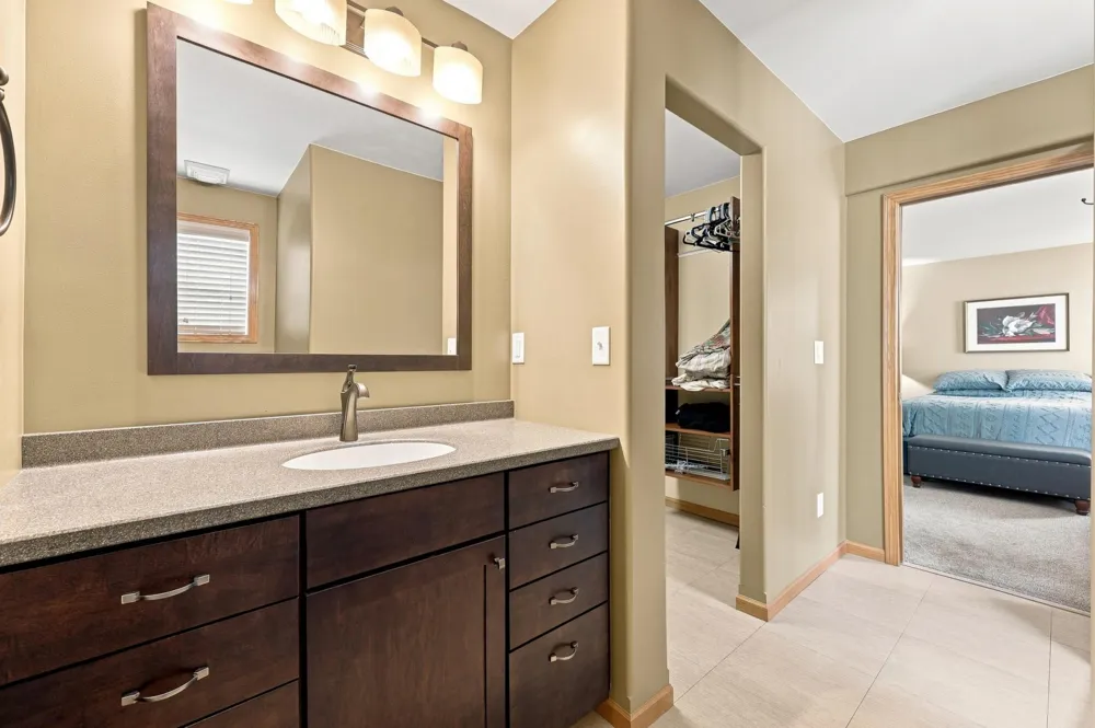 1082 W Lake Drive Detroit Lakes, MN 56501