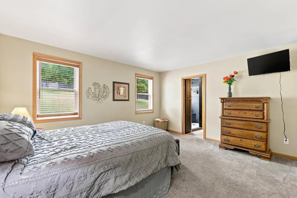 1082 W Lake Drive Detroit Lakes, MN 56501