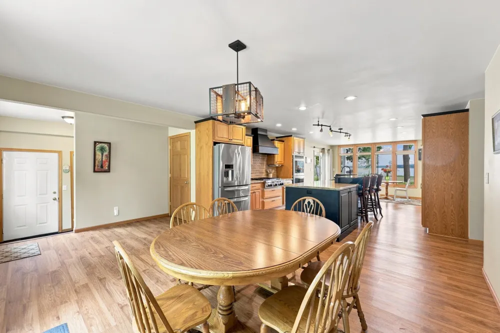 1082 W Lake Drive Detroit Lakes, MN 56501