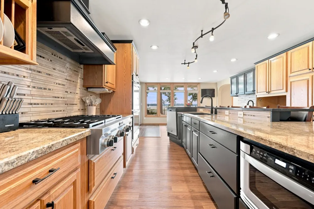1082 W Lake Drive Detroit Lakes, MN 56501