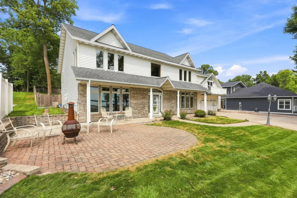 1082 W Lake Drive Detroit Lakes, MN 56501