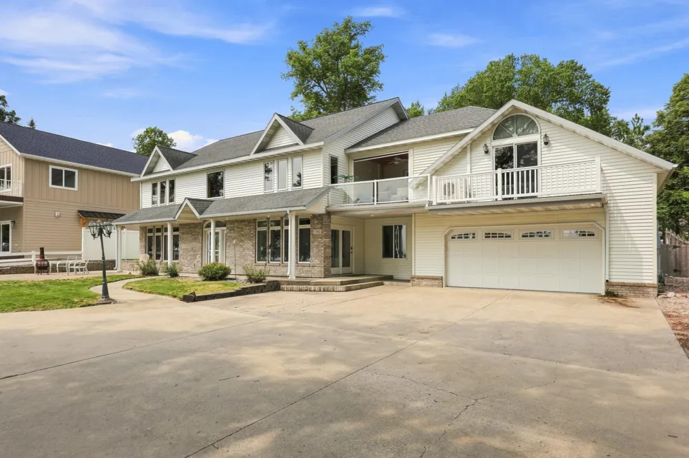 1082 W Lake Drive Detroit Lakes, MN 56501