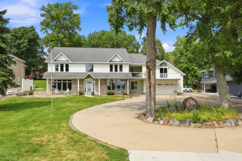 1082 W Lake Drive