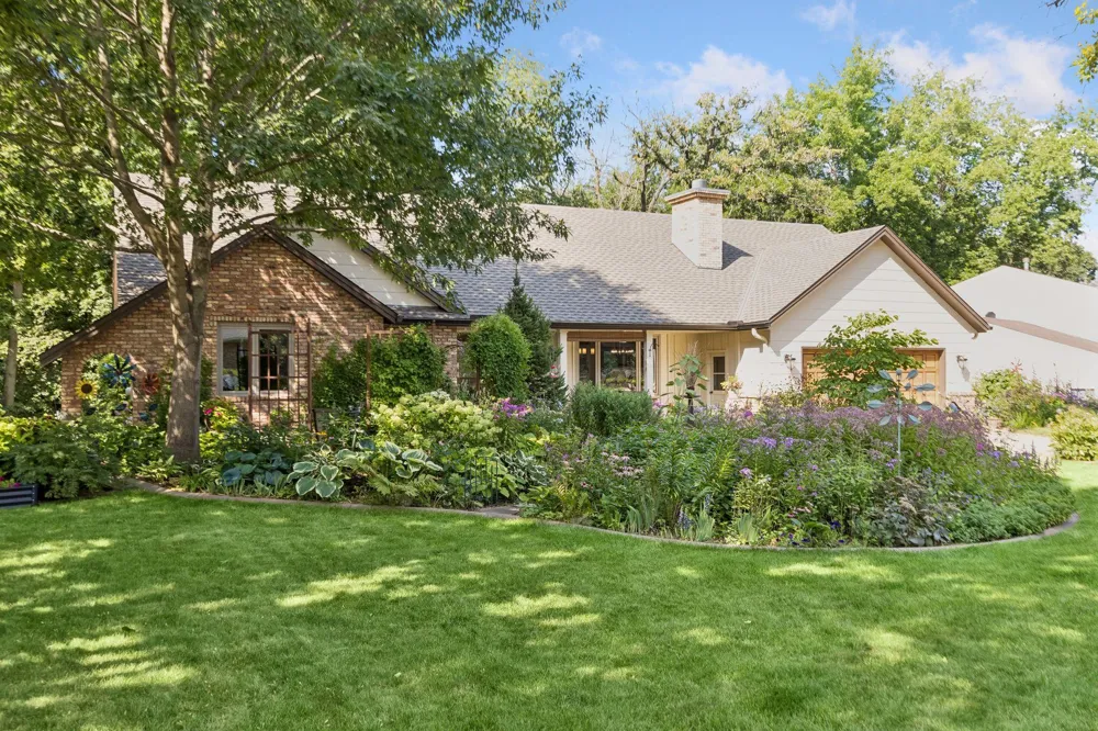 14885 Ironwood Court Eden Prairie, MN 55346