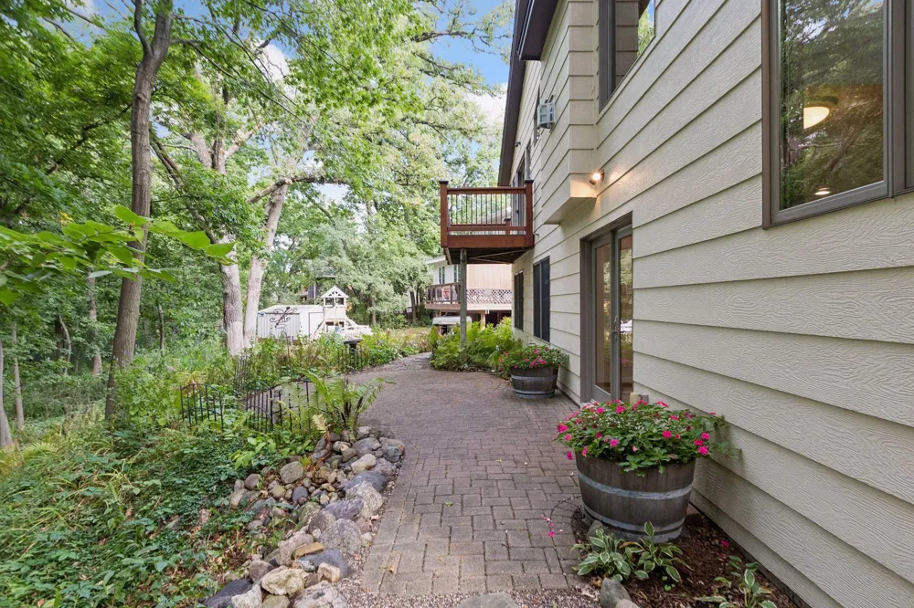14885 Ironwood Court Eden Prairie, MN 55346