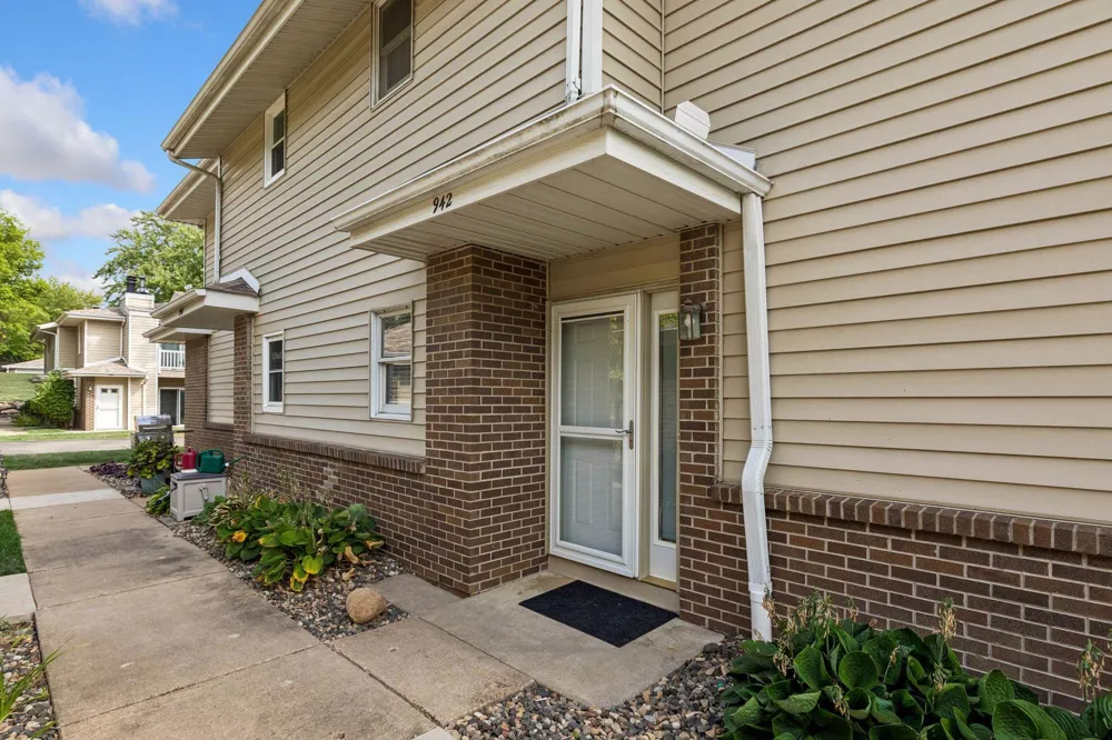 942 E Travelers Trail #58 Burnsville, MN 55337