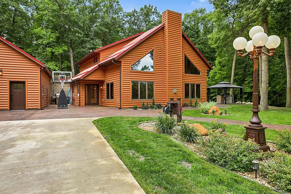 7643 Bear Road Cushing, MN 56443