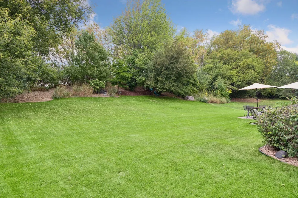 8053 Enclave Bay Woodbury, MN 55125