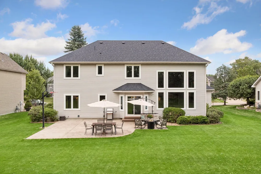 8053 Enclave Bay Woodbury, MN 55125