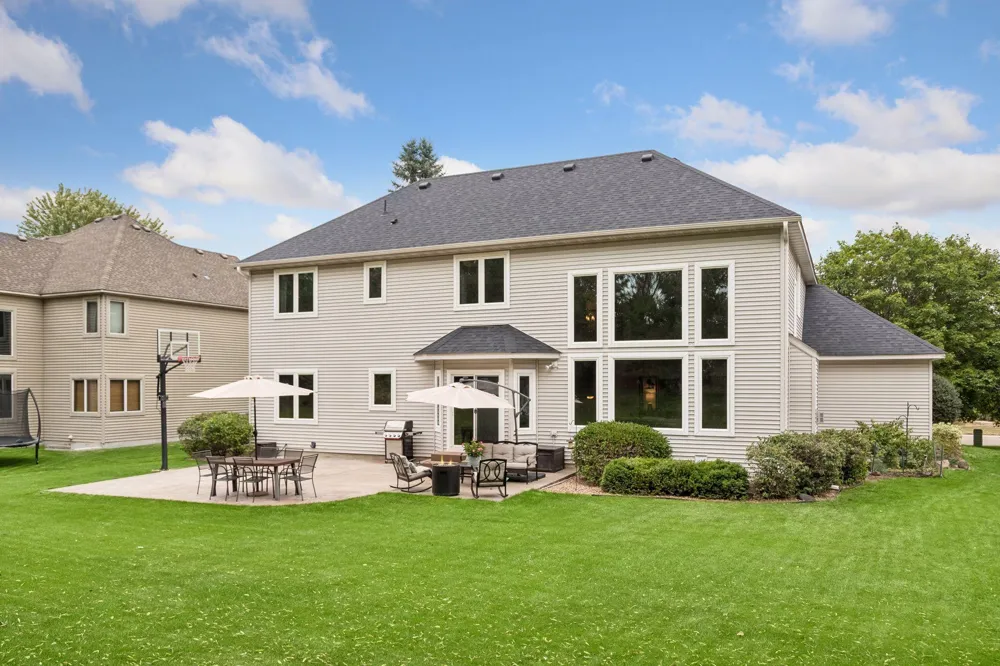 8053 Enclave Bay Woodbury, MN 55125