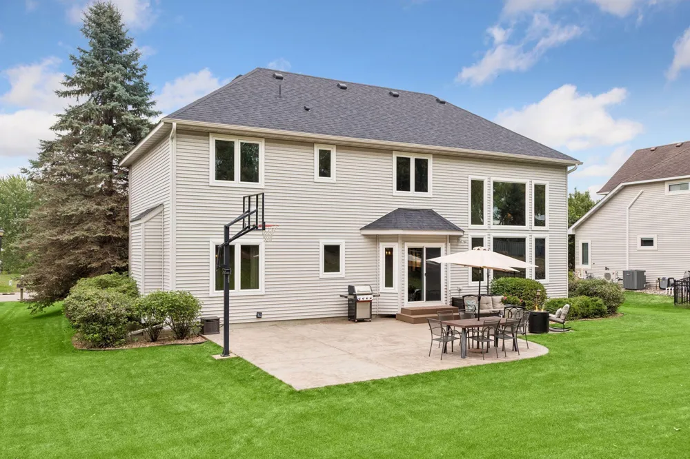 8053 Enclave Bay Woodbury, MN 55125