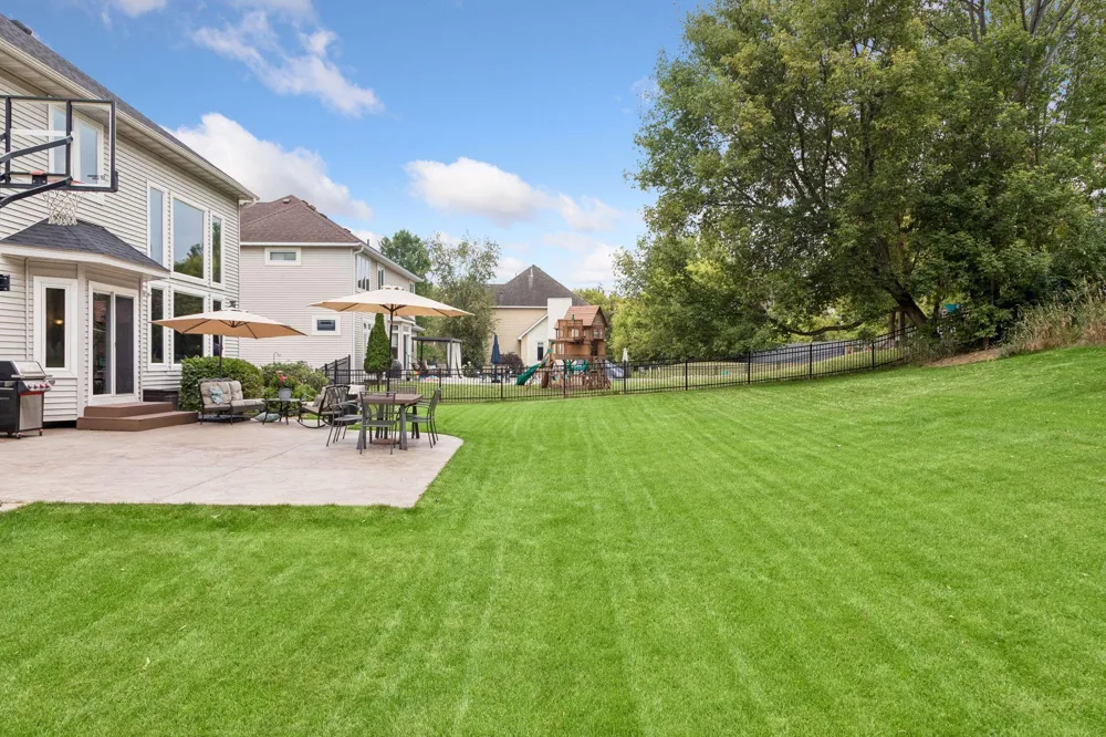 8053 Enclave Bay Woodbury, MN 55125