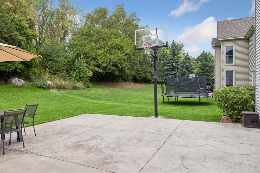 8053 Enclave Bay Woodbury, MN 55125