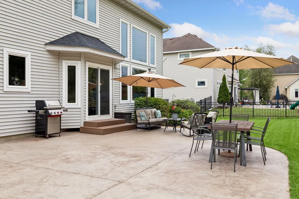 8053 Enclave Bay Woodbury, MN 55125